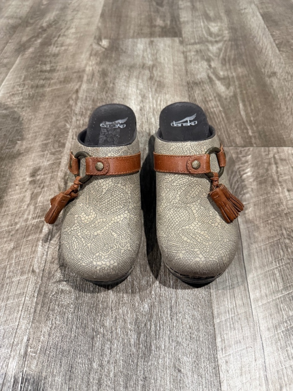 Dansko Shandi Open Clogs Women US 6 Boho Comfort Shoes Taupe Mules Nubuck EU 37